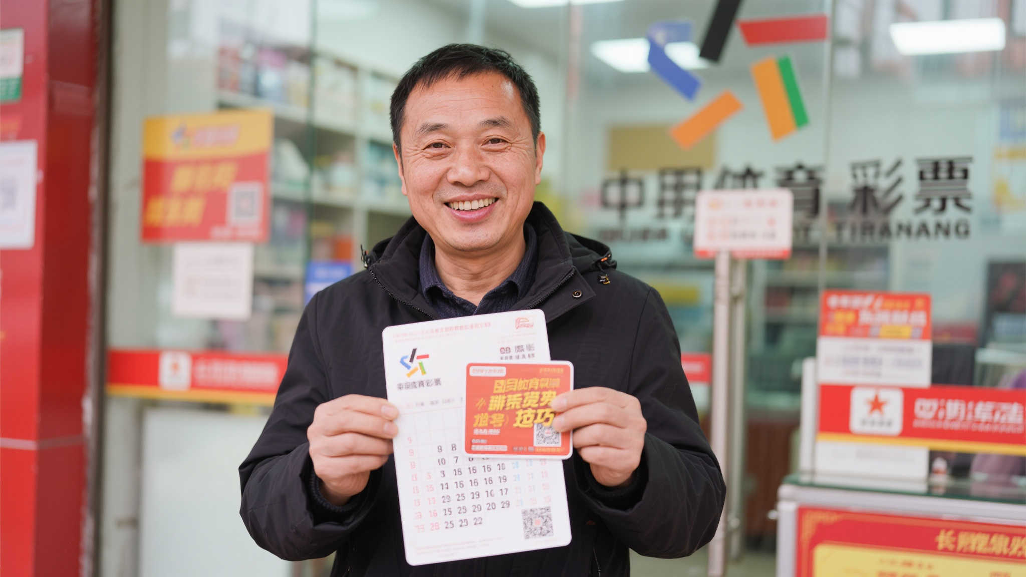 双色球1.48亿大奖得主露面：20年坚持每期投入百元购彩