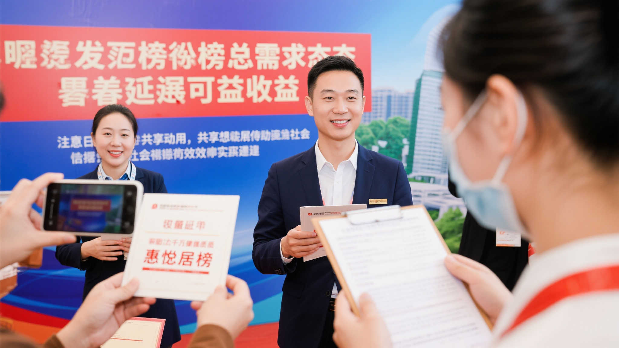据现场随机采集体验反馈常务员记录所获重达